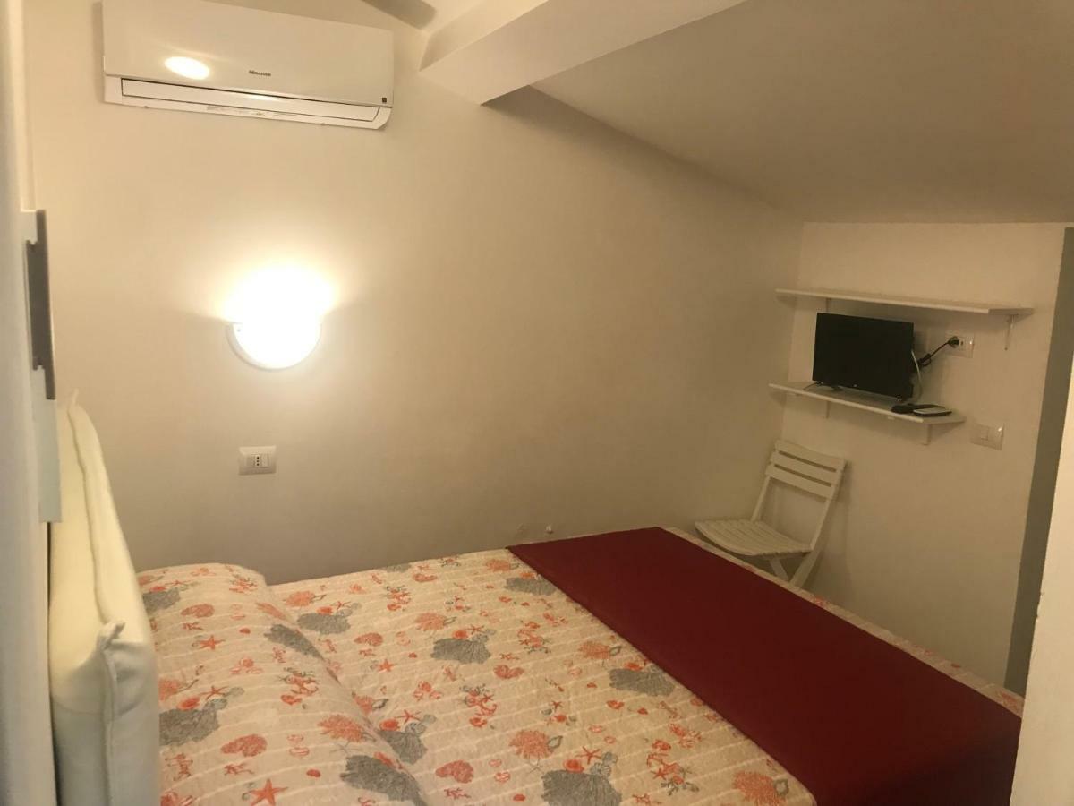 Guest House Montenegro Специя Екстериор снимка